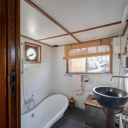 Boat 'opoe Sientje' Alojamento de Acomodação e Pequeno-almoço