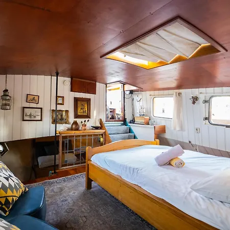 Boat 'opoe Sientje' Bed & Breakfast Nijmegen