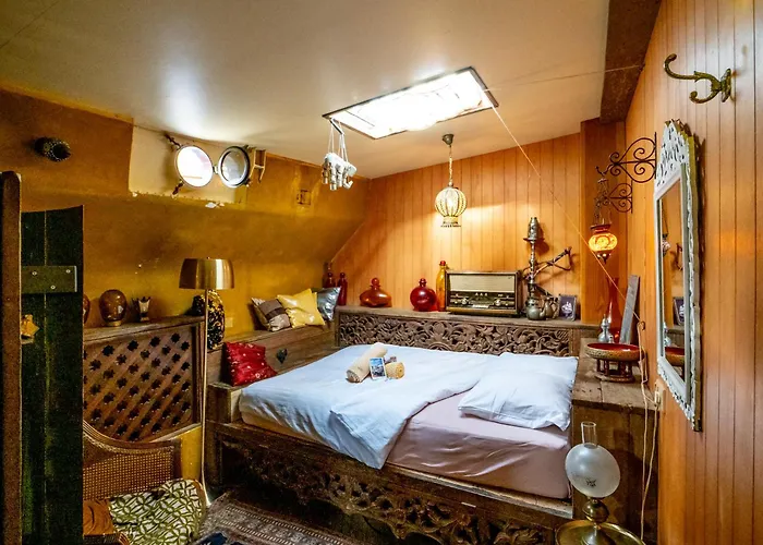 Boat 'opoe Sientje' Bed & Breakfast