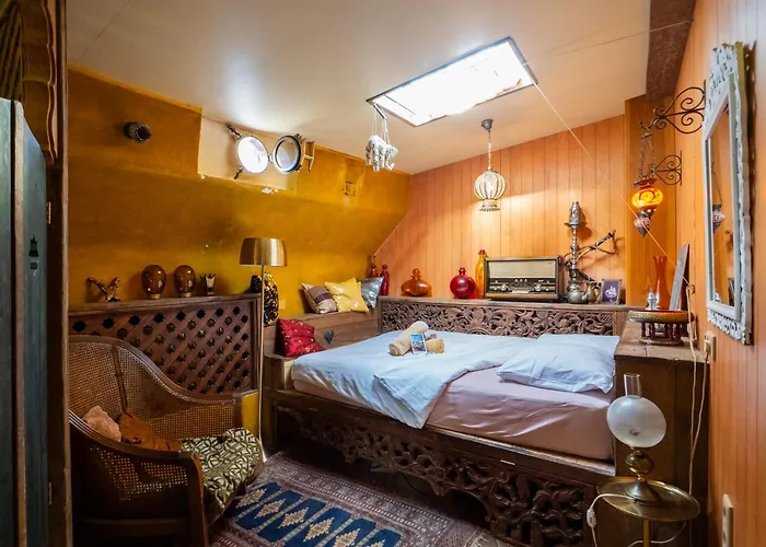 Bed & Breakfast Boat 'opoe Sientje' 3*