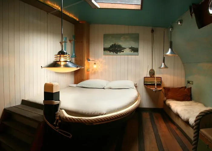 Boat 'opoe Sientje' Bed & Breakfast Nijmegen