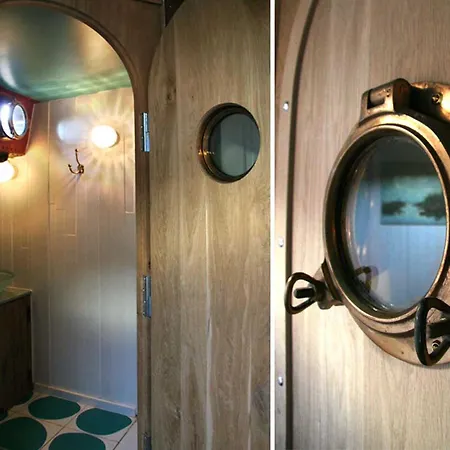 Boat 'opoe Sientje' Bed and Breakfast 2*