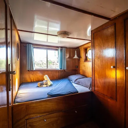 Boat 'opoe Sientje' Bed and Breakfast 2*
