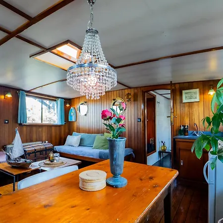 Bed and Breakfast Boat 'opoe Sientje' Ναϊμέγκεν