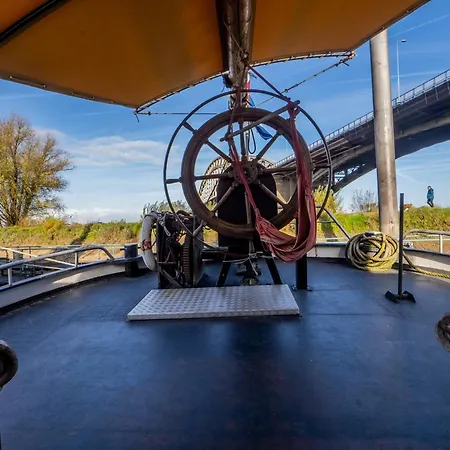 Bed and Breakfast Boat 'opoe Sientje' Ναϊμέγκεν