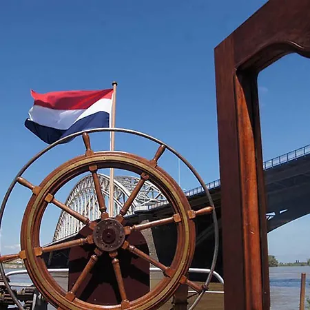Boat 'opoe Sientje'