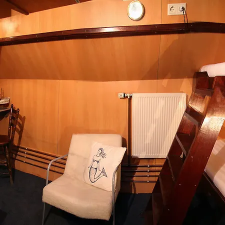 Boat 'opoe Sientje' Bed and Breakfast 2*
