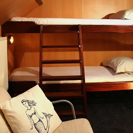 Bed and Breakfast Boat 'opoe Sientje' Ναϊμέγκεν