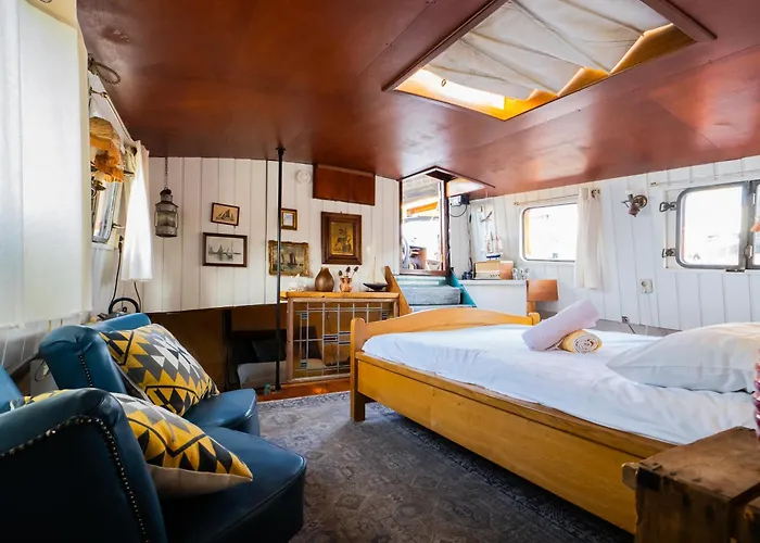 Boat 'opoe Sientje' Nocleg ze śniadaniem 3*